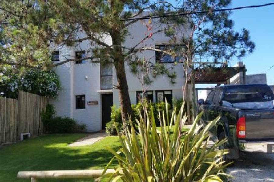 Punta del Este, Maldonado, Uruguay, 4 Bedrooms Bedrooms, ,3 BathroomsBathrooms,Casas,Temporario,41675