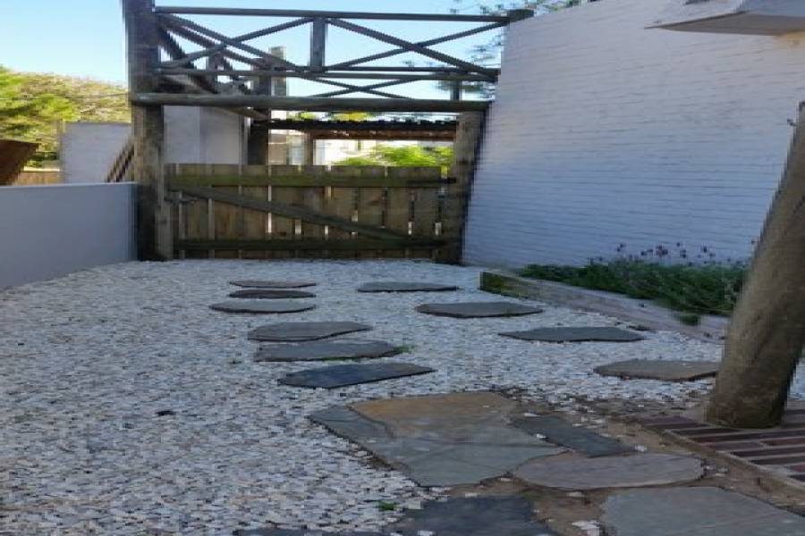 Punta del Este, Maldonado, Uruguay, 4 Bedrooms Bedrooms, ,3 BathroomsBathrooms,Casas,Temporario,41675