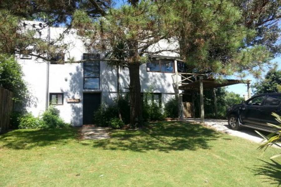 Punta del Este, Maldonado, Uruguay, 4 Bedrooms Bedrooms, ,3 BathroomsBathrooms,Casas,Temporario,41675