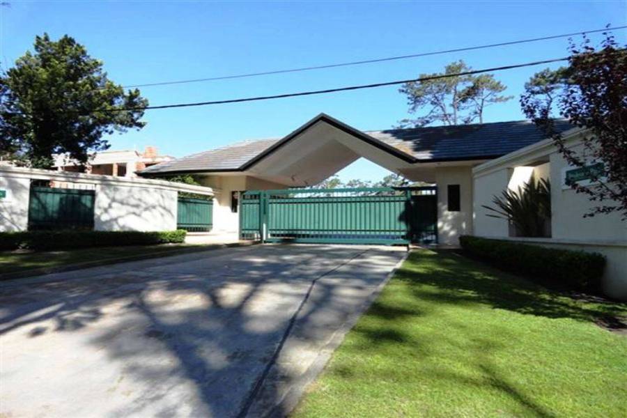 Punta del Este, Maldonado, Uruguay, 4 Bedrooms Bedrooms, ,5 BathroomsBathrooms,Casas,Temporario,41703