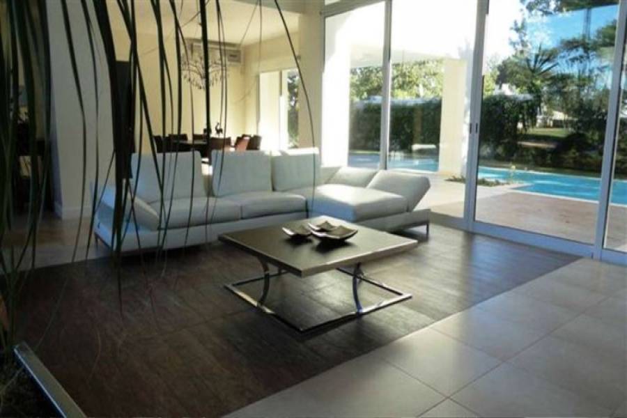 Punta del Este, Maldonado, Uruguay, 4 Bedrooms Bedrooms, ,5 BathroomsBathrooms,Casas,Temporario,41703