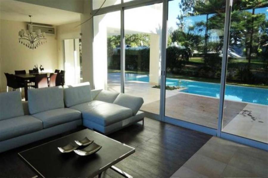 Punta del Este, Maldonado, Uruguay, 4 Bedrooms Bedrooms, ,5 BathroomsBathrooms,Casas,Temporario,41703
