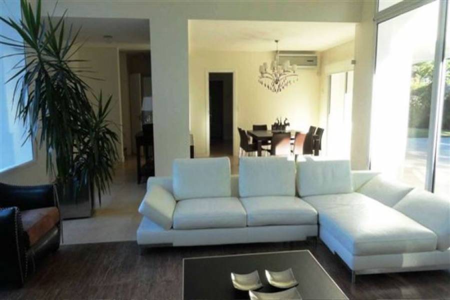 Punta del Este, Maldonado, Uruguay, 4 Bedrooms Bedrooms, ,5 BathroomsBathrooms,Casas,Temporario,41703