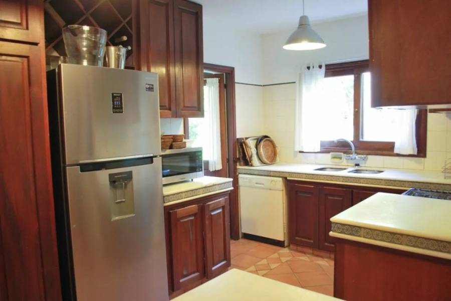 Punta del Este, Maldonado, Uruguay, 4 Bedrooms Bedrooms, ,3 BathroomsBathrooms,Casas,Venta,41705