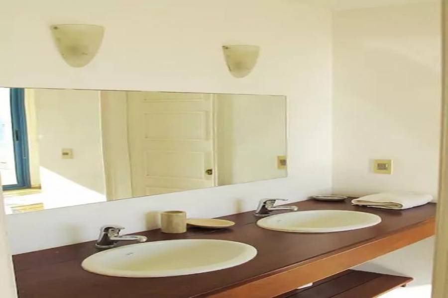 PUNTA DEL ESTE, Maldonado, Uruguay, 5 Bedrooms Bedrooms, ,2 BathroomsBathrooms,Casas,Venta,41707