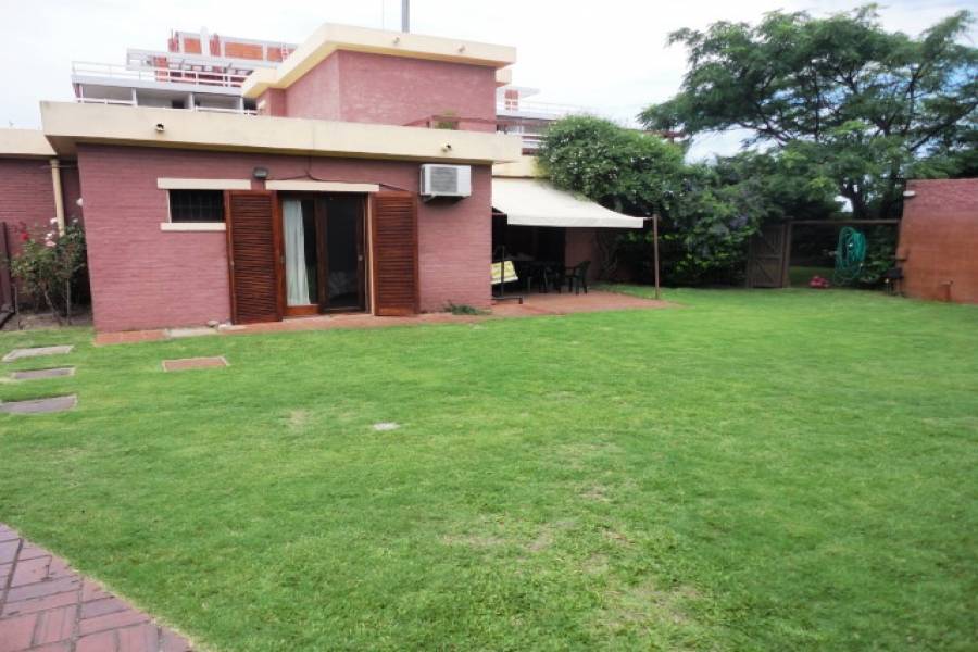 Punta del Este, Maldonado, Uruguay, 4 Bedrooms Bedrooms, ,3 BathroomsBathrooms,Casas,Temporario,41718