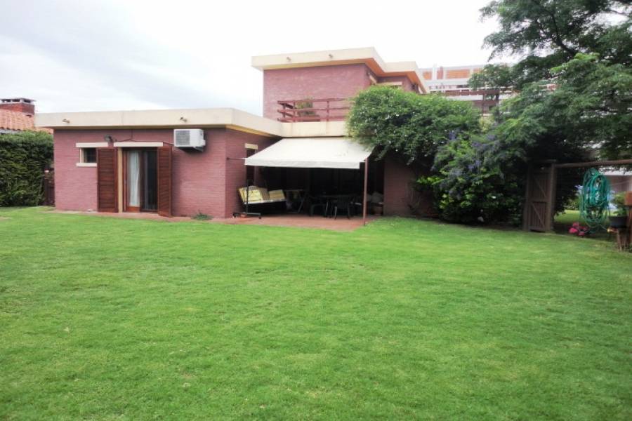 Punta del Este, Maldonado, Uruguay, 4 Bedrooms Bedrooms, ,3 BathroomsBathrooms,Casas,Temporario,41718