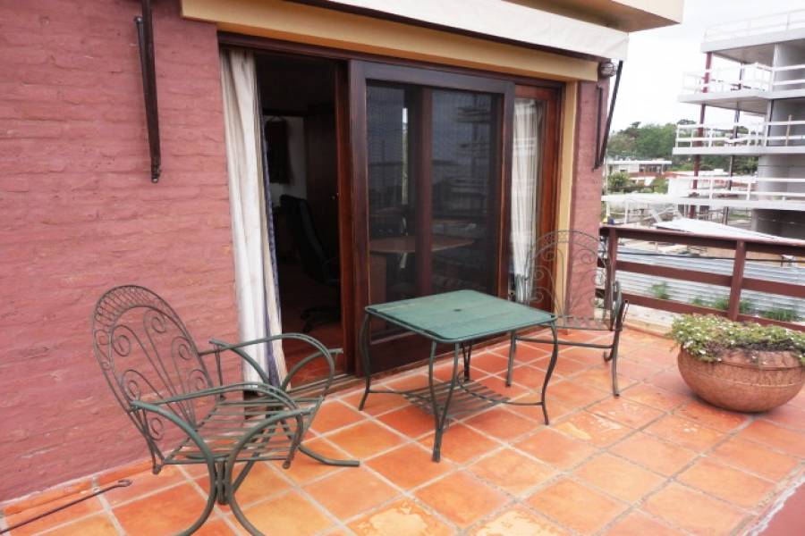 Punta del Este, Maldonado, Uruguay, 4 Bedrooms Bedrooms, ,3 BathroomsBathrooms,Casas,Temporario,41718