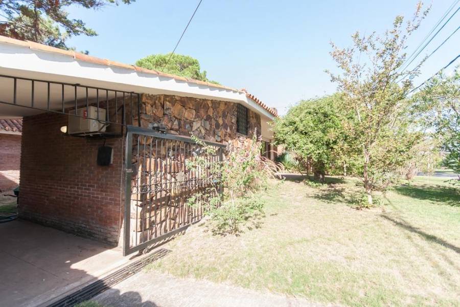 Punta del Este, Maldonado, Uruguay, 3 Bedrooms Bedrooms, ,2 BathroomsBathrooms,Casas,Venta,41725