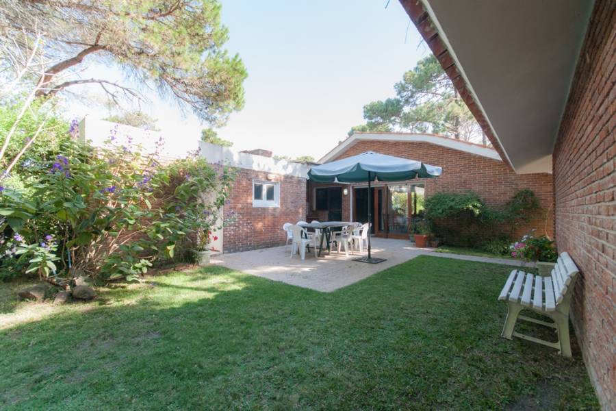 Punta del Este, Maldonado, Uruguay, 3 Bedrooms Bedrooms, ,2 BathroomsBathrooms,Casas,Venta,41725