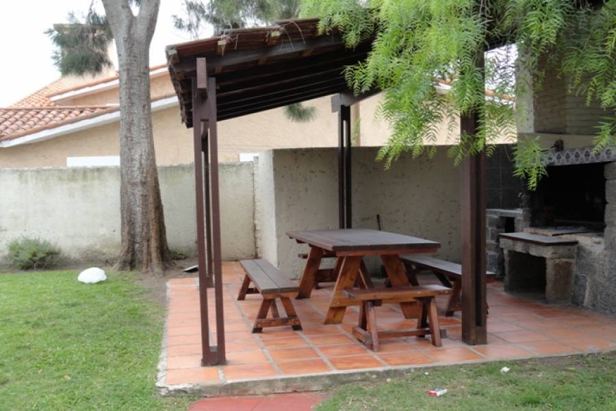 Punta del Este, Maldonado, Uruguay, 5 Bedrooms Bedrooms, ,3 BathroomsBathrooms,Casas,Temporario,41735