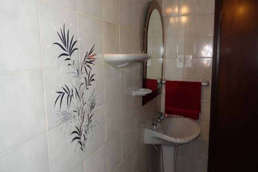 Punta del Este, Maldonado, Uruguay, 5 Bedrooms Bedrooms, ,3 BathroomsBathrooms,Casas,Temporario,41735