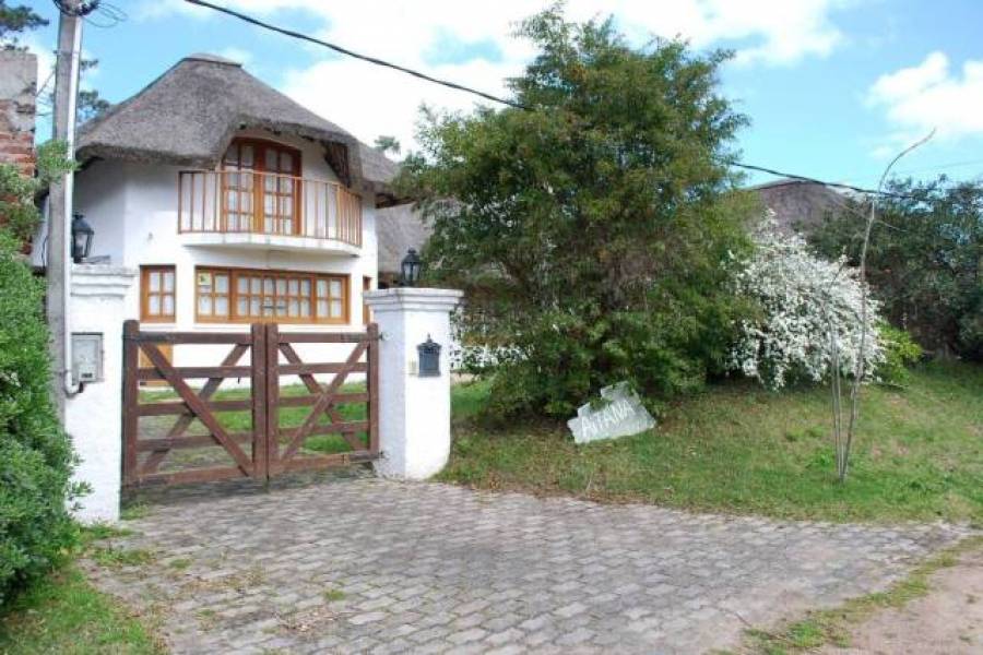 Punta del Este, Maldonado, Uruguay, 3 Bedrooms Bedrooms, ,2 BathroomsBathrooms,Casas,Temporario,41736