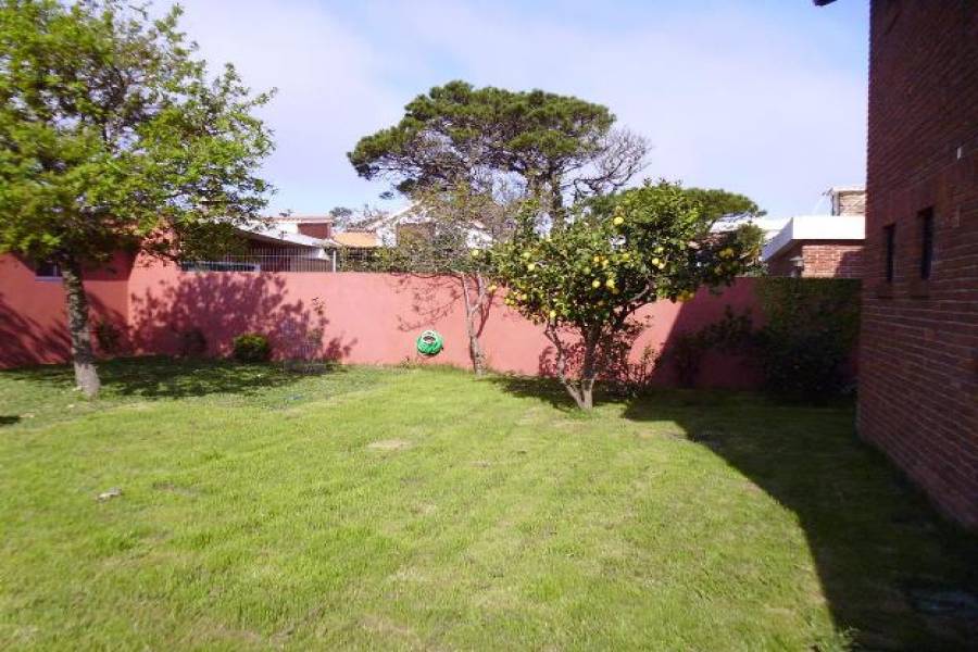 Punta del Este, Maldonado, Uruguay, 3 Bedrooms Bedrooms, ,2 BathroomsBathrooms,Casas,Temporario,41740