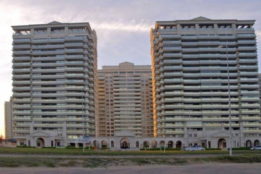 Punta del Este, Maldonado, Uruguay, 4 Bedrooms Bedrooms, ,4 BathroomsBathrooms,Apartamentos,Venta,41748