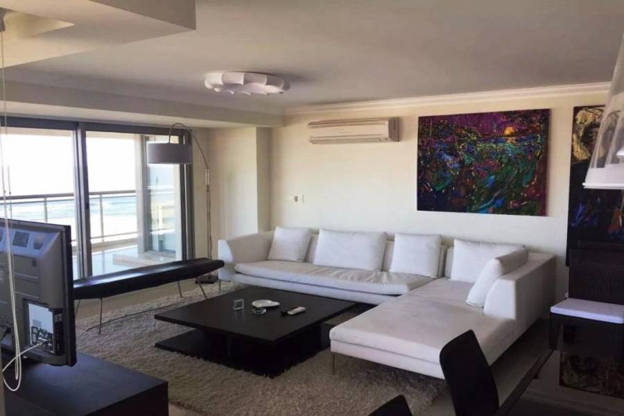 Punta del Este, Maldonado, Uruguay, 4 Bedrooms Bedrooms, ,4 BathroomsBathrooms,Apartamentos,Venta,41748