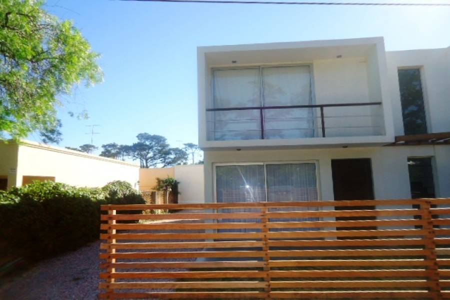 Punta del Este, Maldonado, Uruguay, 3 Bedrooms Bedrooms, ,2 BathroomsBathrooms,Casas,Temporario,41760