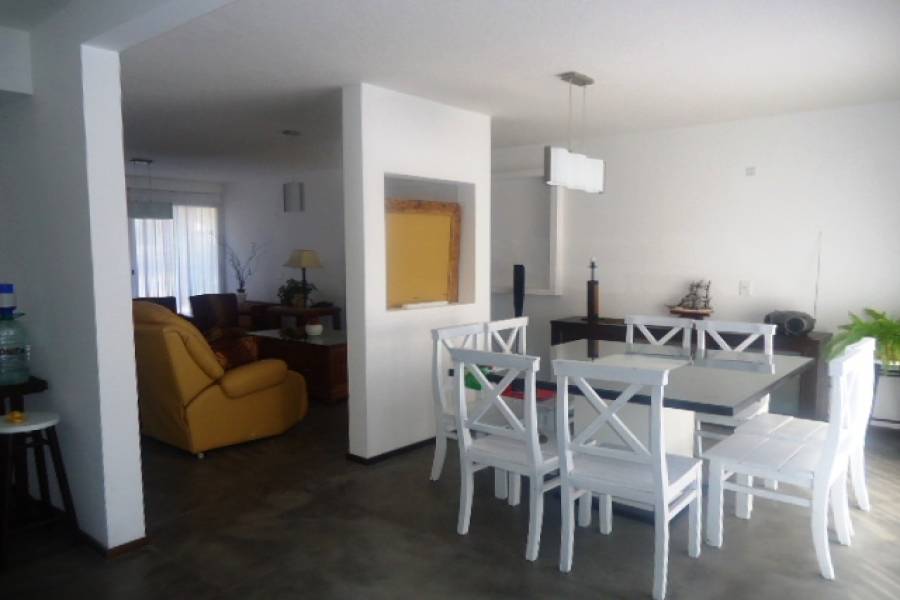 Punta del Este, Maldonado, Uruguay, 3 Bedrooms Bedrooms, ,2 BathroomsBathrooms,Casas,Temporario,41760