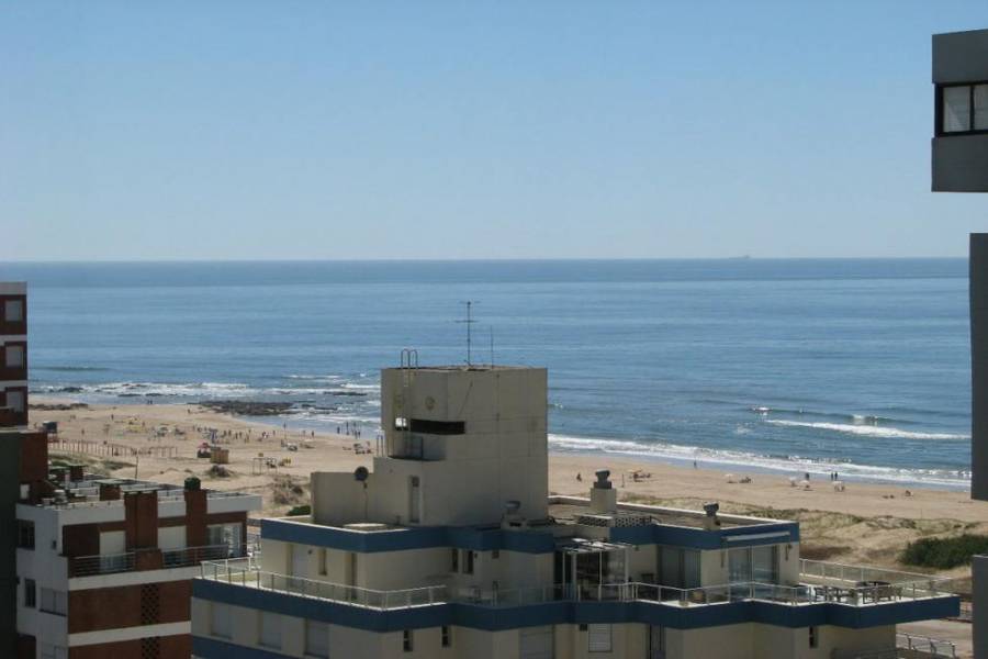 Punta del Este, Maldonado, Uruguay, 3 Bedrooms Bedrooms, ,2 BathroomsBathrooms,Apartamentos,Venta,41818