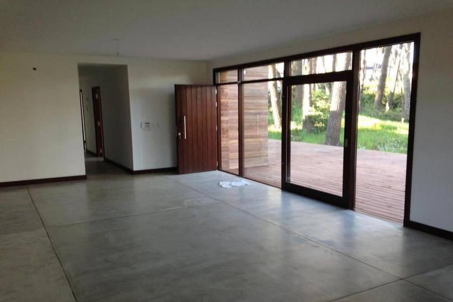 Maldonado, Uruguay, 3 Bedrooms Bedrooms, ,2 BathroomsBathrooms,Casas,Venta,41844