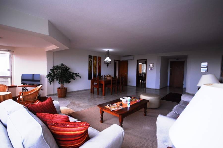 Punta del Este, Maldonado, Uruguay, 3 Bedrooms Bedrooms, ,2 BathroomsBathrooms,Apartamentos,Venta,41858