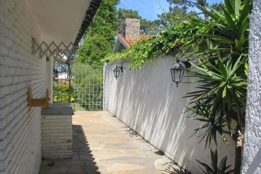 Punta del Este, Maldonado, Uruguay, 1 Dormitorio Bedrooms, ,1 BañoBathrooms,Casas,Venta,41862