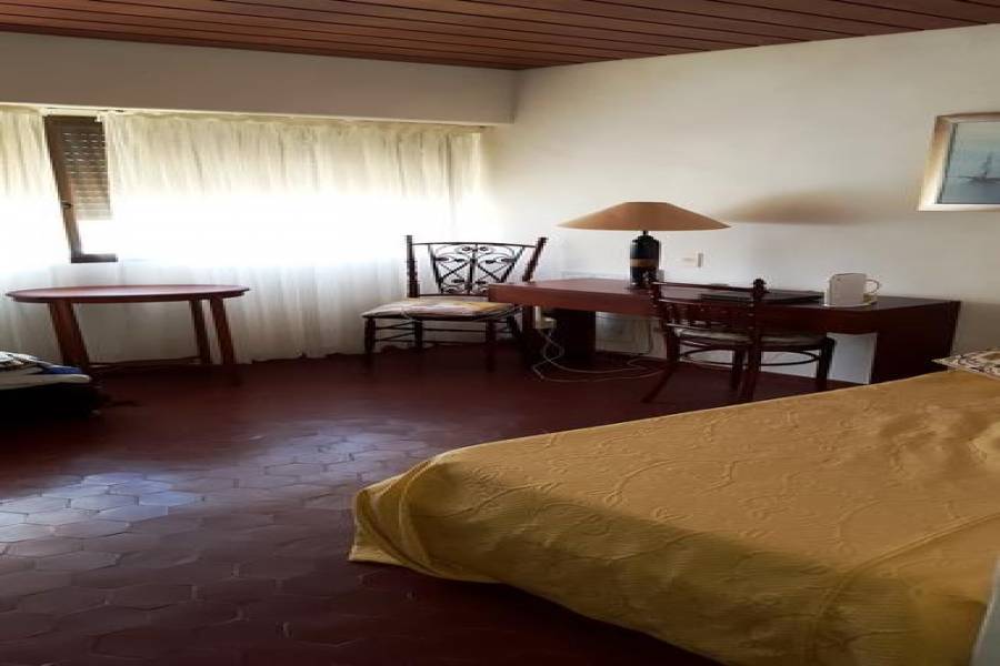 Punta del Este, Maldonado, Uruguay, 6 Bedrooms Bedrooms, ,2 BathroomsBathrooms,Casas,Venta,41878