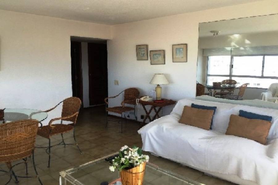 Punta del Este, Maldonado, Uruguay, 2 Bedrooms Bedrooms, ,1 BañoBathrooms,Apartamentos,Venta,41883