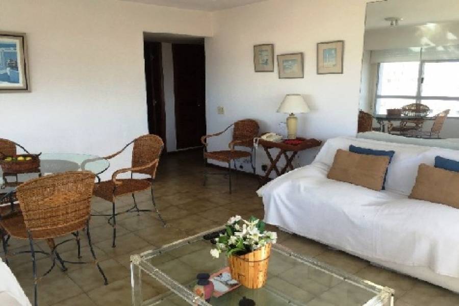 Punta del Este, Maldonado, Uruguay, 2 Bedrooms Bedrooms, ,1 BañoBathrooms,Apartamentos,Venta,41883