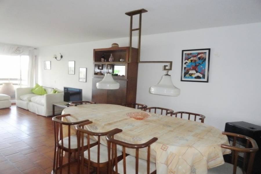 Punta del Este, Maldonado, Uruguay, 2 Bedrooms Bedrooms, ,2 BathroomsBathrooms,Apartamentos,Venta,41893