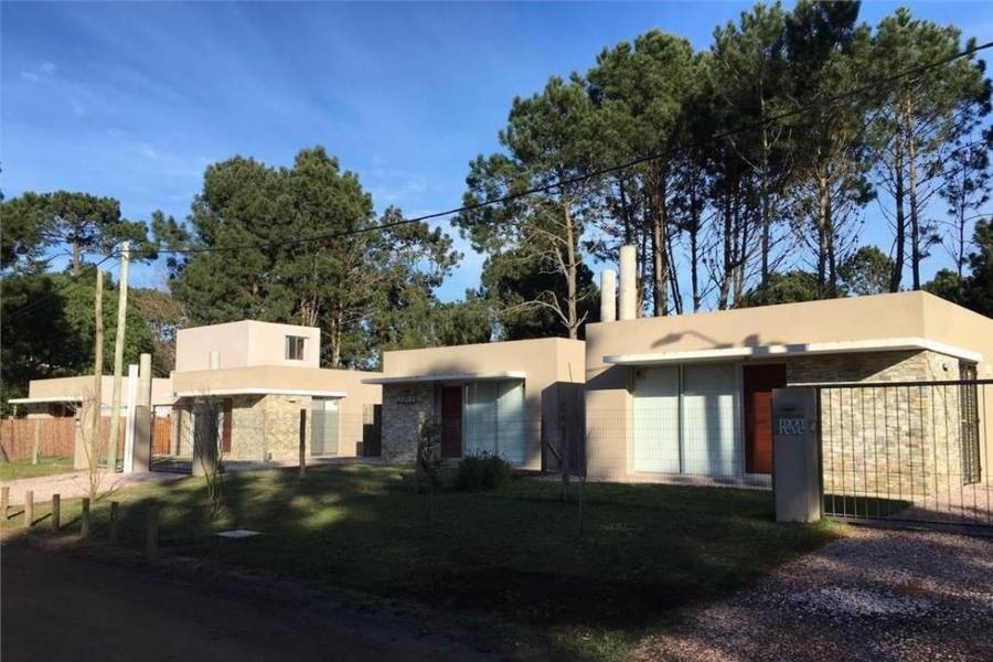 Punta del Este, Maldonado, Uruguay, 2 Bedrooms Bedrooms, ,1 BañoBathrooms,PH Tipo Casa,Venta,41905