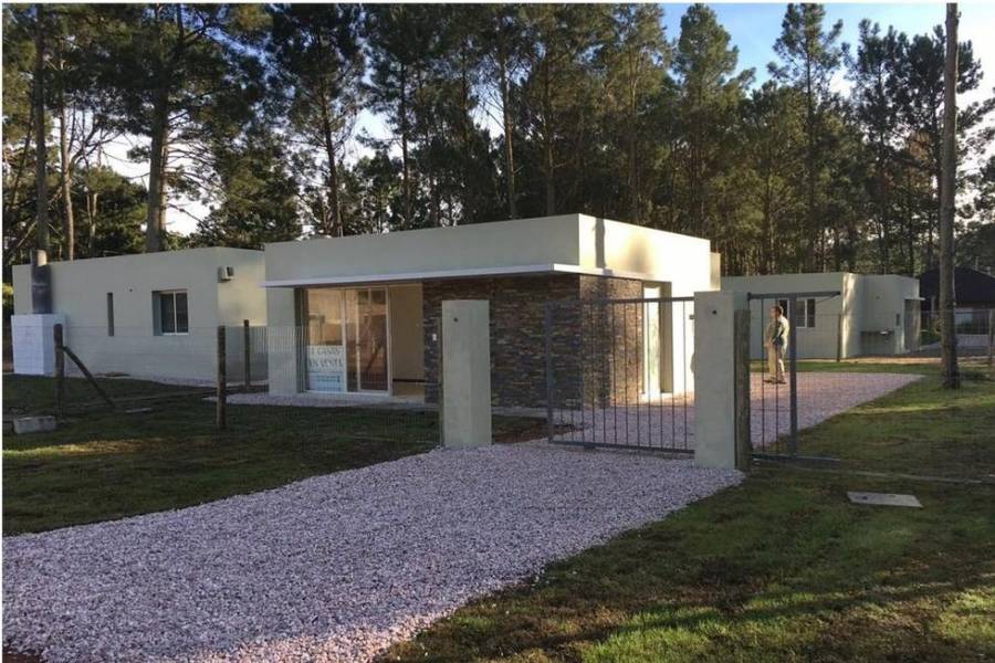 Punta del Este, Maldonado, Uruguay, 2 Bedrooms Bedrooms, ,1 BañoBathrooms,PH Tipo Casa,Venta,41905