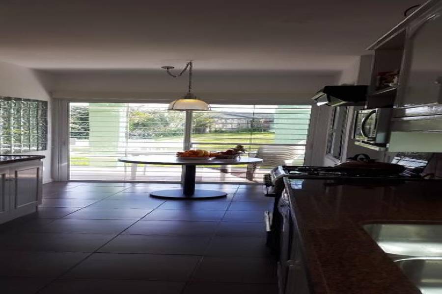 Punta del Este, Maldonado, Uruguay, 4 Bedrooms Bedrooms, ,3 BathroomsBathrooms,Casas,Venta,41948