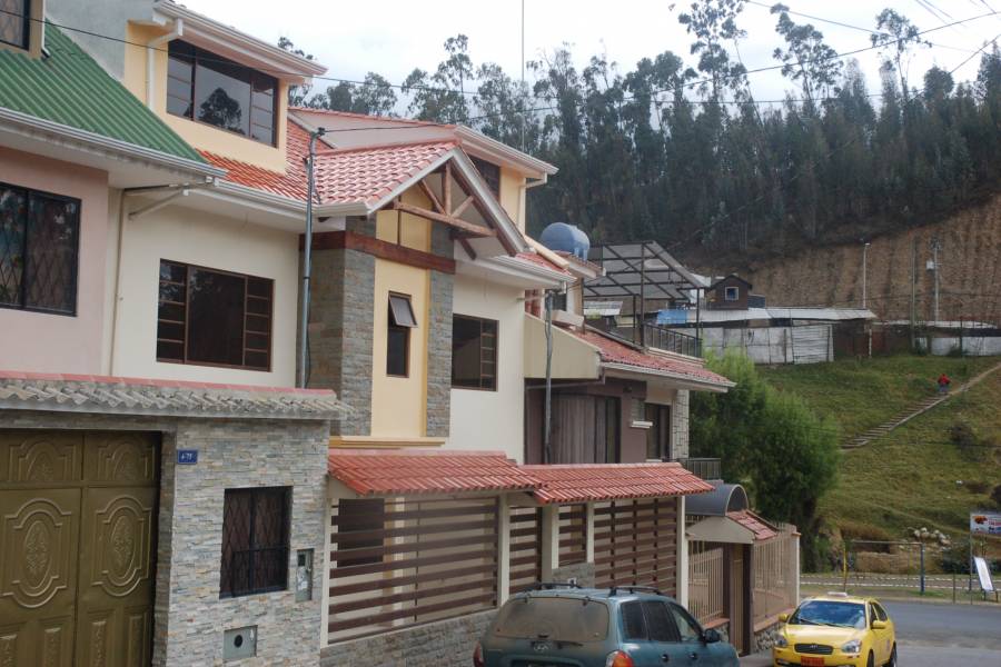 Cuenca, AZUAY, Ecuador, 3 Bedrooms Bedrooms, ,2 BathroomsBathrooms,Casas,Venta,2,42004