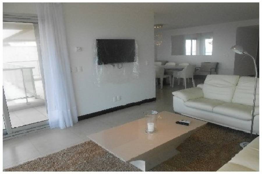 Punta del Este, Maldonado, Uruguay, 4 Bedrooms Bedrooms, ,5 BathroomsBathrooms,Apartamentos,Venta,42046