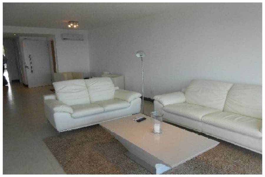 Punta del Este, Maldonado, Uruguay, 4 Bedrooms Bedrooms, ,5 BathroomsBathrooms,Apartamentos,Venta,42046