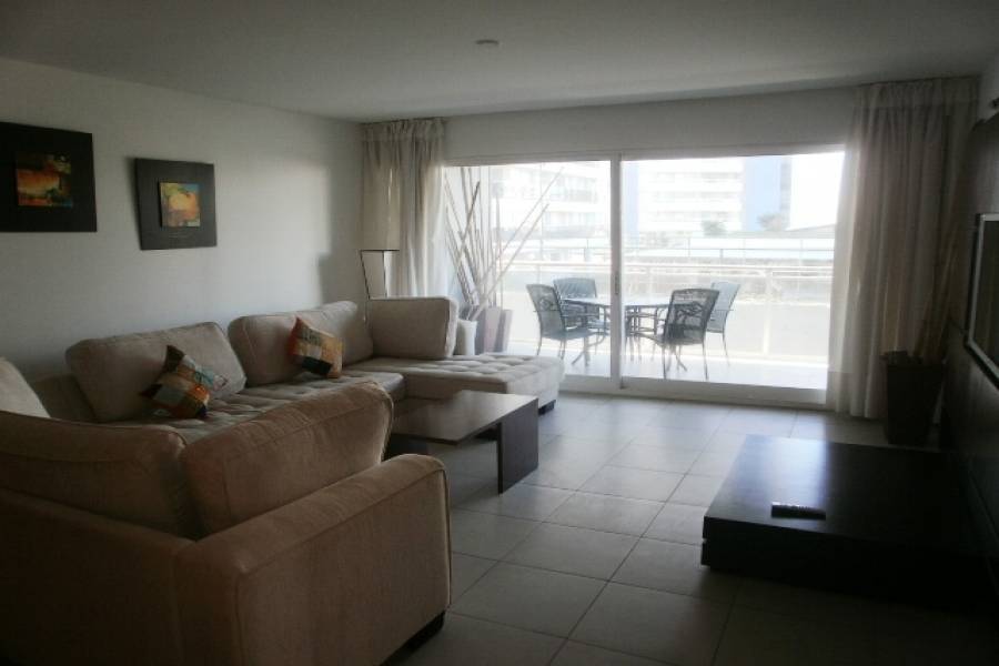 Punta del Este, Maldonado, Uruguay, 3 Bedrooms Bedrooms, ,3 BathroomsBathrooms,Apartamentos,Venta,42071