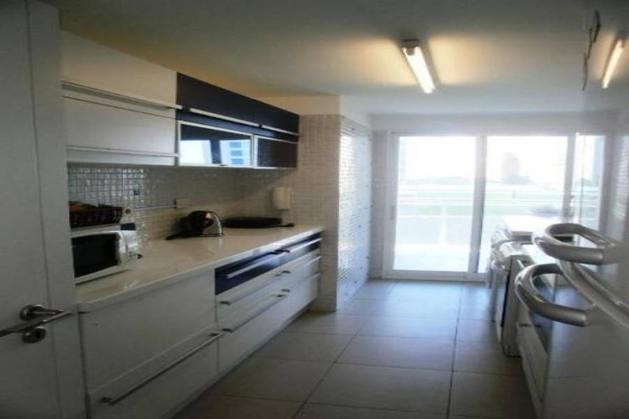 Punta del Este, Maldonado, Uruguay, 3 Bedrooms Bedrooms, ,3 BathroomsBathrooms,Apartamentos,Venta,42071