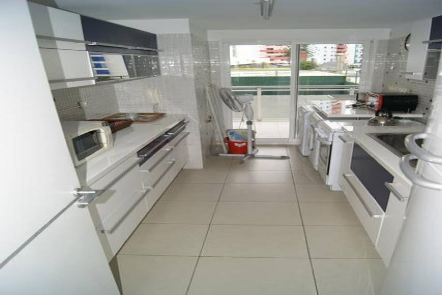 Punta del Este, Maldonado, Uruguay, 3 Bedrooms Bedrooms, ,3 BathroomsBathrooms,Apartamentos,Venta,42071