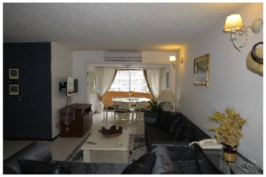 Punta del Este, Maldonado, Uruguay, 2 Bedrooms Bedrooms, ,2 BathroomsBathrooms,Apartamentos,Venta,42085