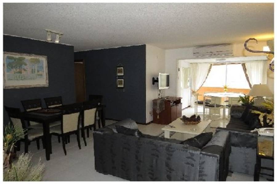 Punta del Este, Maldonado, Uruguay, 2 Bedrooms Bedrooms, ,2 BathroomsBathrooms,Apartamentos,Venta,42085