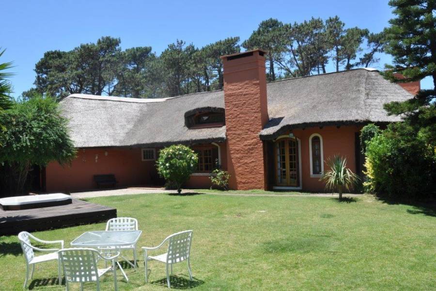 Punta del Este, Maldonado, Uruguay, 4 Bedrooms Bedrooms, ,3 BathroomsBathrooms,Apartamentos,Venta,42102