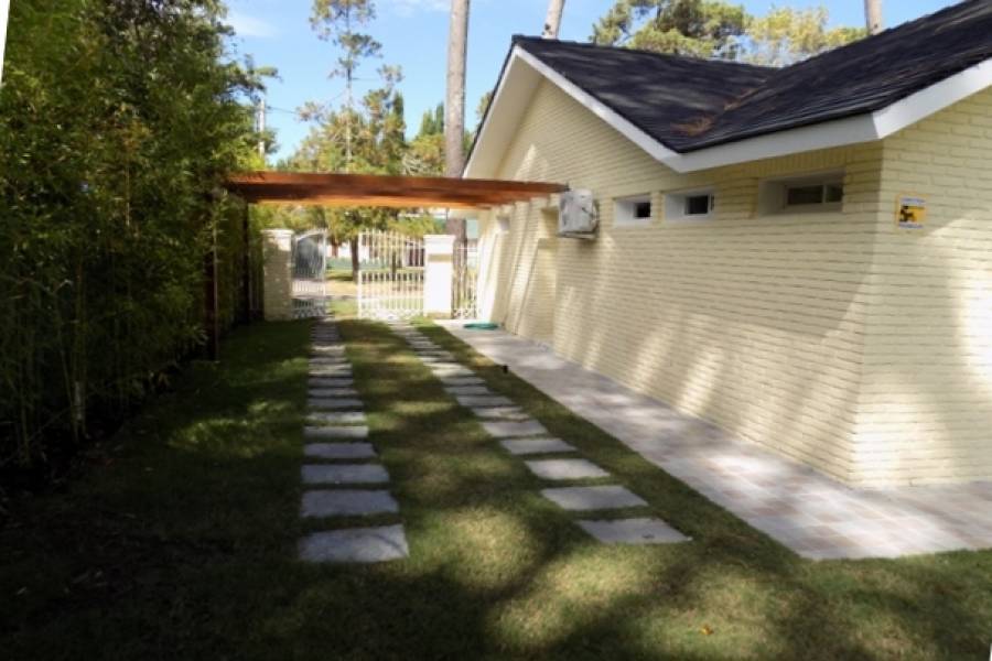 Punta del Este, Maldonado, Uruguay, 4 Bedrooms Bedrooms, ,3 BathroomsBathrooms,Casas,Venta,42138