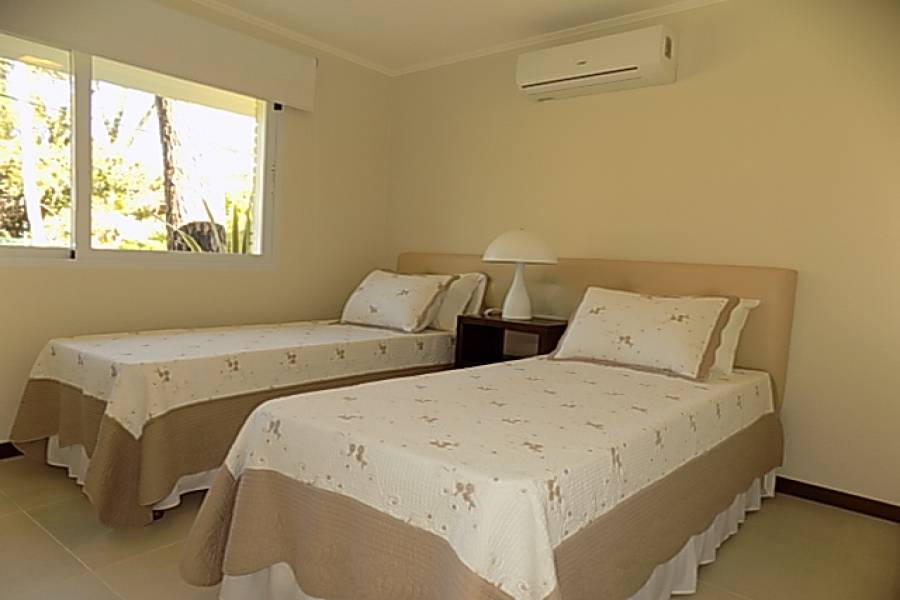 Punta del Este, Maldonado, Uruguay, 4 Bedrooms Bedrooms, ,3 BathroomsBathrooms,Casas,Venta,42138