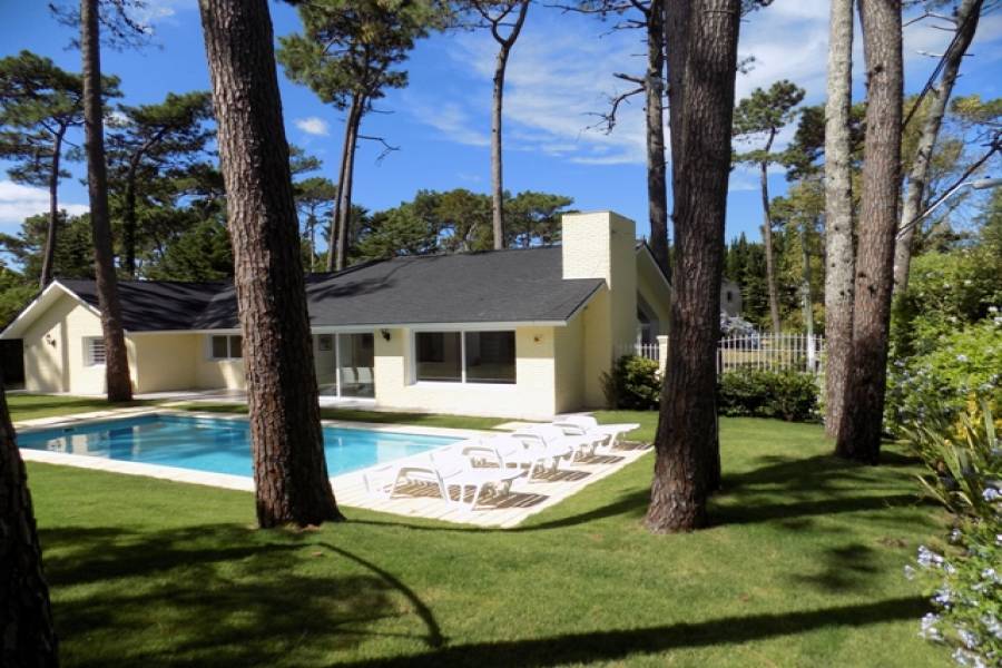 Punta del Este, Maldonado, Uruguay, 4 Bedrooms Bedrooms, ,3 BathroomsBathrooms,Casas,Venta,42138