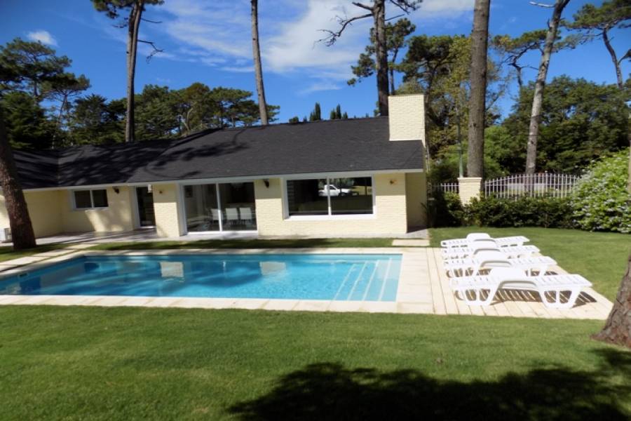 Punta del Este, Maldonado, Uruguay, 4 Bedrooms Bedrooms, ,3 BathroomsBathrooms,Casas,Venta,42138