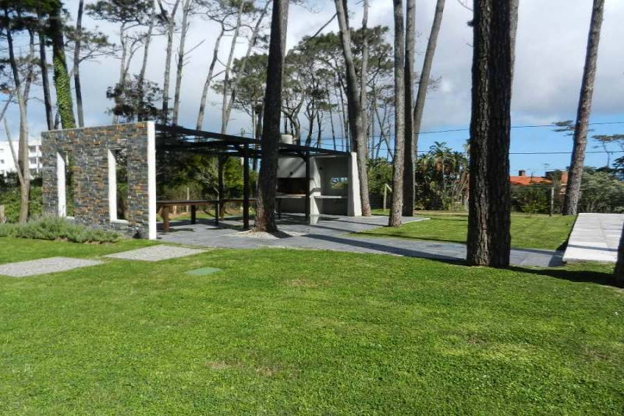Punta del Este, Maldonado, Uruguay, 2 Bedrooms Bedrooms, ,2 BathroomsBathrooms,Apartamentos,Venta,42139