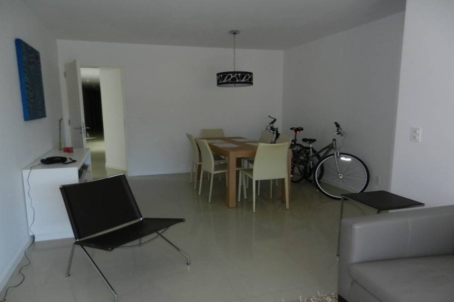 Punta del Este, Maldonado, Uruguay, 2 Bedrooms Bedrooms, ,2 BathroomsBathrooms,Apartamentos,Venta,42139