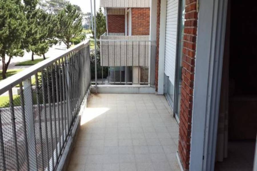 Punta del Este, Maldonado, Uruguay, 3 Bedrooms Bedrooms, ,2 BathroomsBathrooms,Apartamentos,Venta,42180