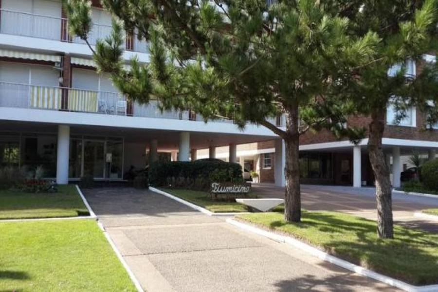 Punta del Este, Maldonado, Uruguay, 3 Bedrooms Bedrooms, ,2 BathroomsBathrooms,Apartamentos,Venta,42180